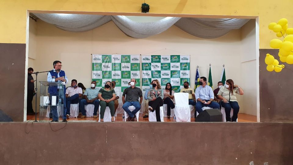 Seds entrega 216 cartões do Programa Mães de Goiás, em Matrinchã