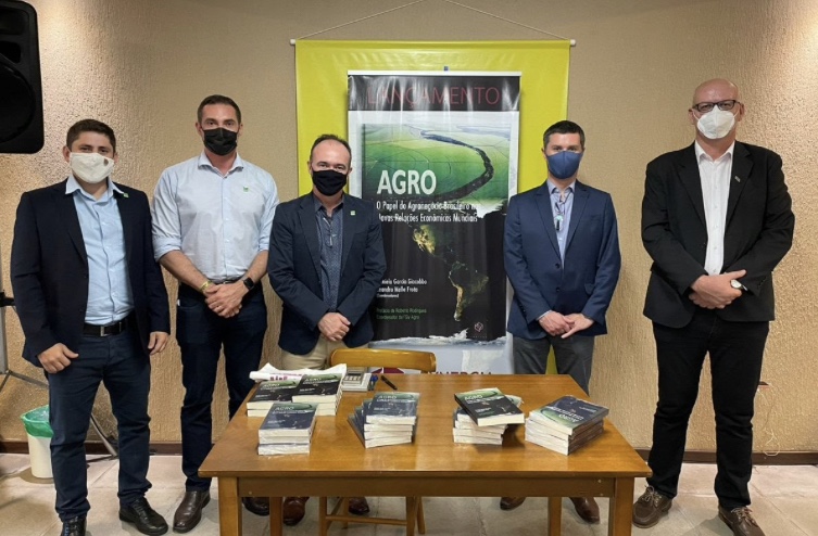 Gestores da Seapa participam de coletânea de artigos sobre o papel do agro brasileiro