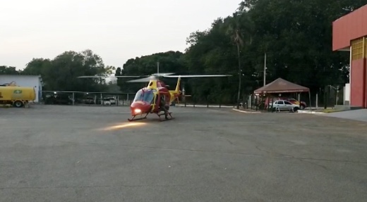 Helicóptero dos bombeiros reforça o combate a incêndios na Chapada dos Veadeiros