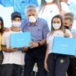 Nos 171 anos de Orizona, Caiado entrega 224 Chromebooks  e participa da inauguração de complexo esportivo