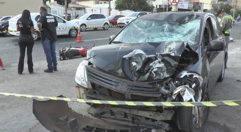 Motociclista gira no ar e morre após ser atingido por carro que entrou na contramão da Avenida 85, em Goiânia