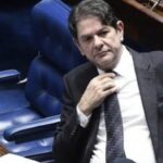 Cid Gomes freta avião por R$ 54 mil e pede reembolso do Senado