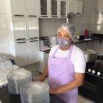 Merendeira vê obras de transformação em cozinha de escola após 30 anos