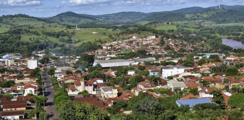 Governo entrega benefícios nos 68 anos de Ceres