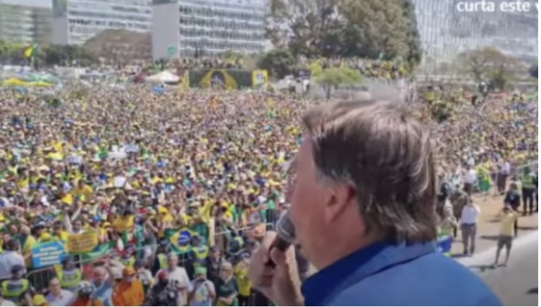 Bolsonaro discursa no 7 de setembro: ‘não admito que outras pessoas joguem fora das quatro linhas’