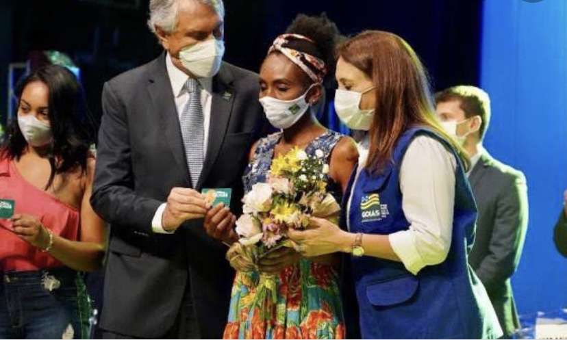 Caiado inicia entrega de cartões do Mães de Goiás nesta quinta-feira