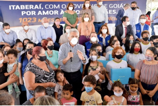 Cartões do Mães de Goiás são entregues em Itaberaí e Jaraguá