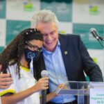 Em Rio Verde, Caiado inaugura Colégio da PM, anuncia reforma de escola e entrega Chromebooks