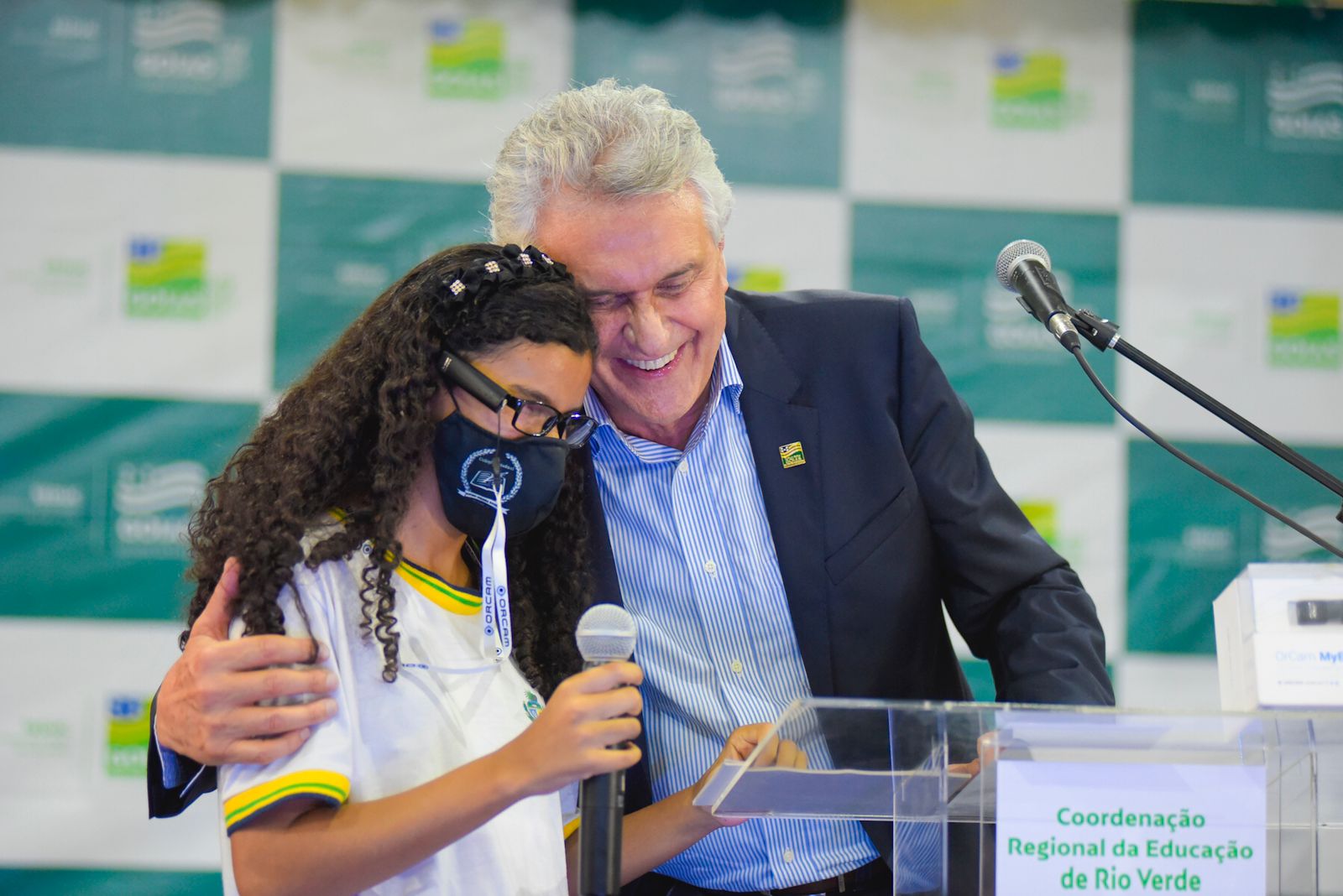 Em Rio Verde, Caiado inaugura Colégio da PM, anuncia reforma de escola e entrega Chromebooks