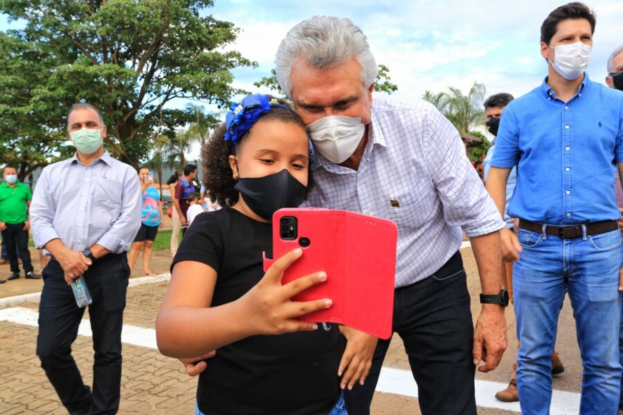 Em Rio Quente, Caiado entrega benefícios à população e abre circuito de futevôlei