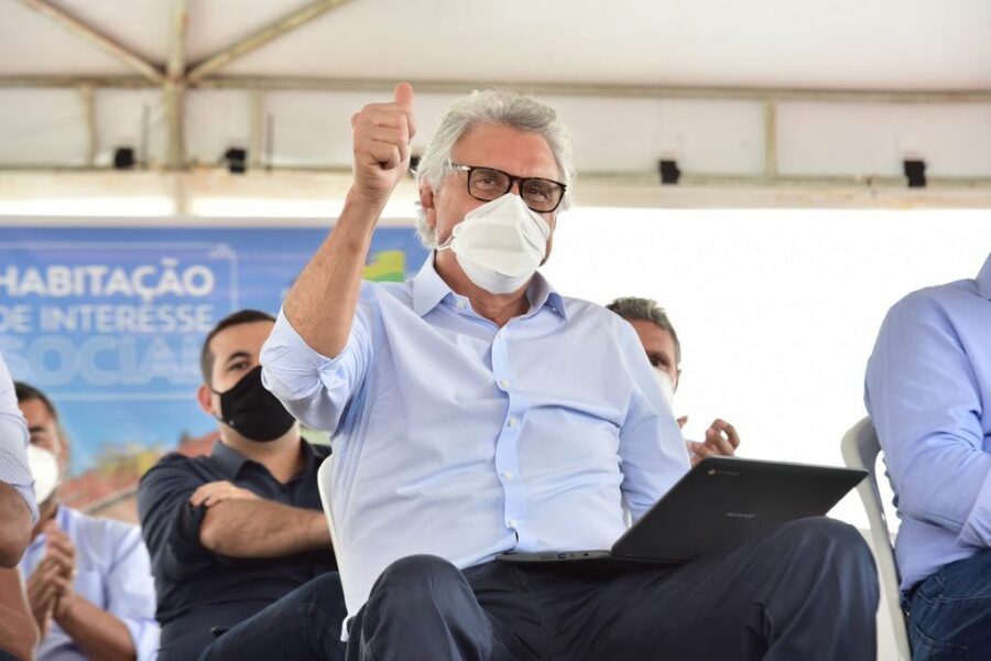 Caiado lança NutreBem e dá posse a novo titular da SIC