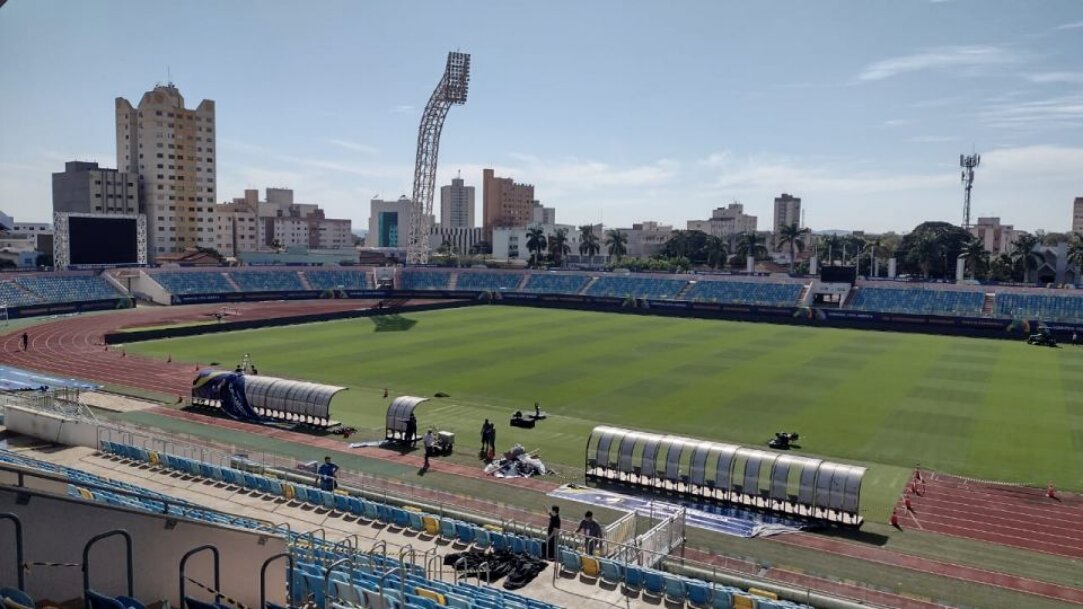 Com público, Estádio Olímpico recebe duelo entre Goiânia e Goiatuba