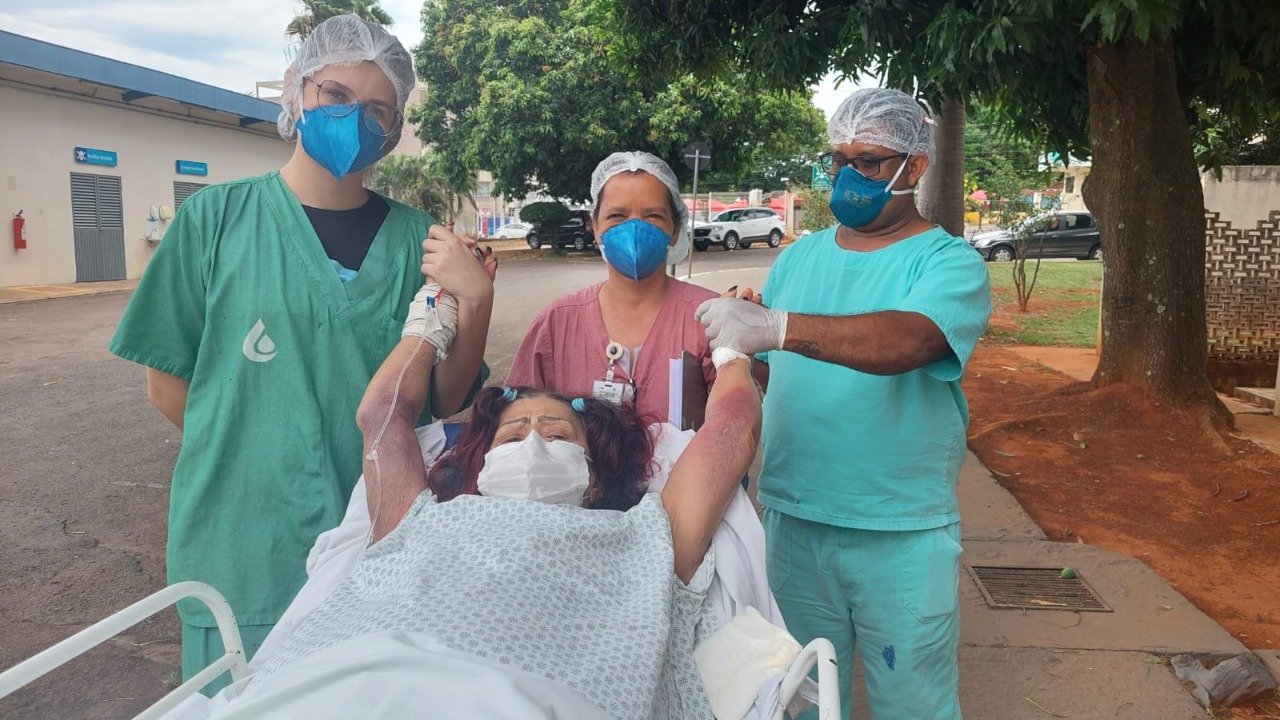 Hugo promove momento ao ar livre para paciente internada há 38 dias