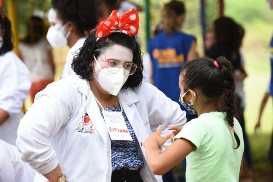 Governo e OVG fazem ação voluntária e levam alegria a filhos de refugiados