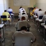 Mais de 1.200 presos de Goiás participam de exame para conclusão dos estudos