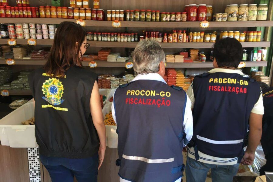 Procon Goiás fiscaliza venda de produtos análogos lácteos