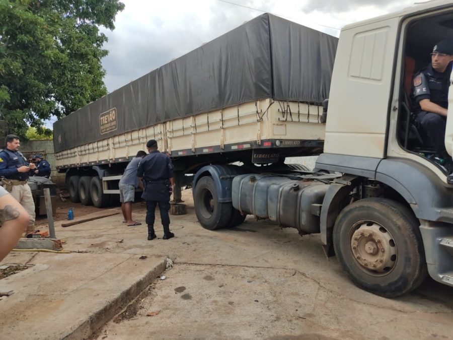 Força-tarefa prende suspeito de roubo de cargas e caminhões