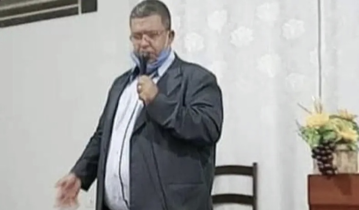 Viúva não libera o corpo de pastor para enterro após ele escrever que ressuscitaria no 3º dia, diz advogado