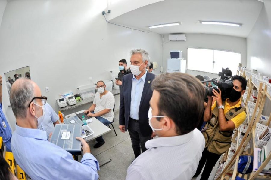 Em Anápolis, Caiado vistoria Agência Empresarial dos Correios e anuncia parceria com Hospital Municipal