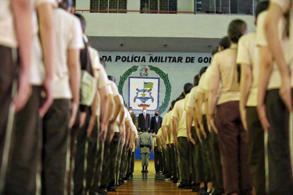 “No nosso governo o dinheiro apareceu”, diz Caiado na inauguração da reforma do Colégio Carvalho Ramos