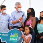 Caiado entrega 138 moradias, berçário para unidade prisional e inaugura trecho da GO-010 Em Luziânia