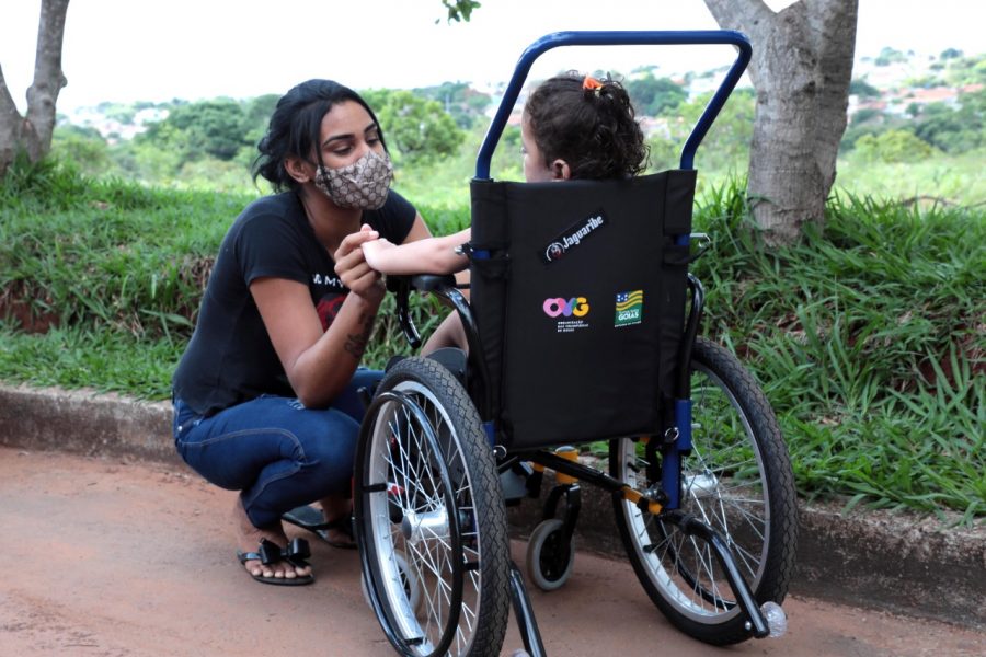 OVG doa cadeiras de rodas para crianças