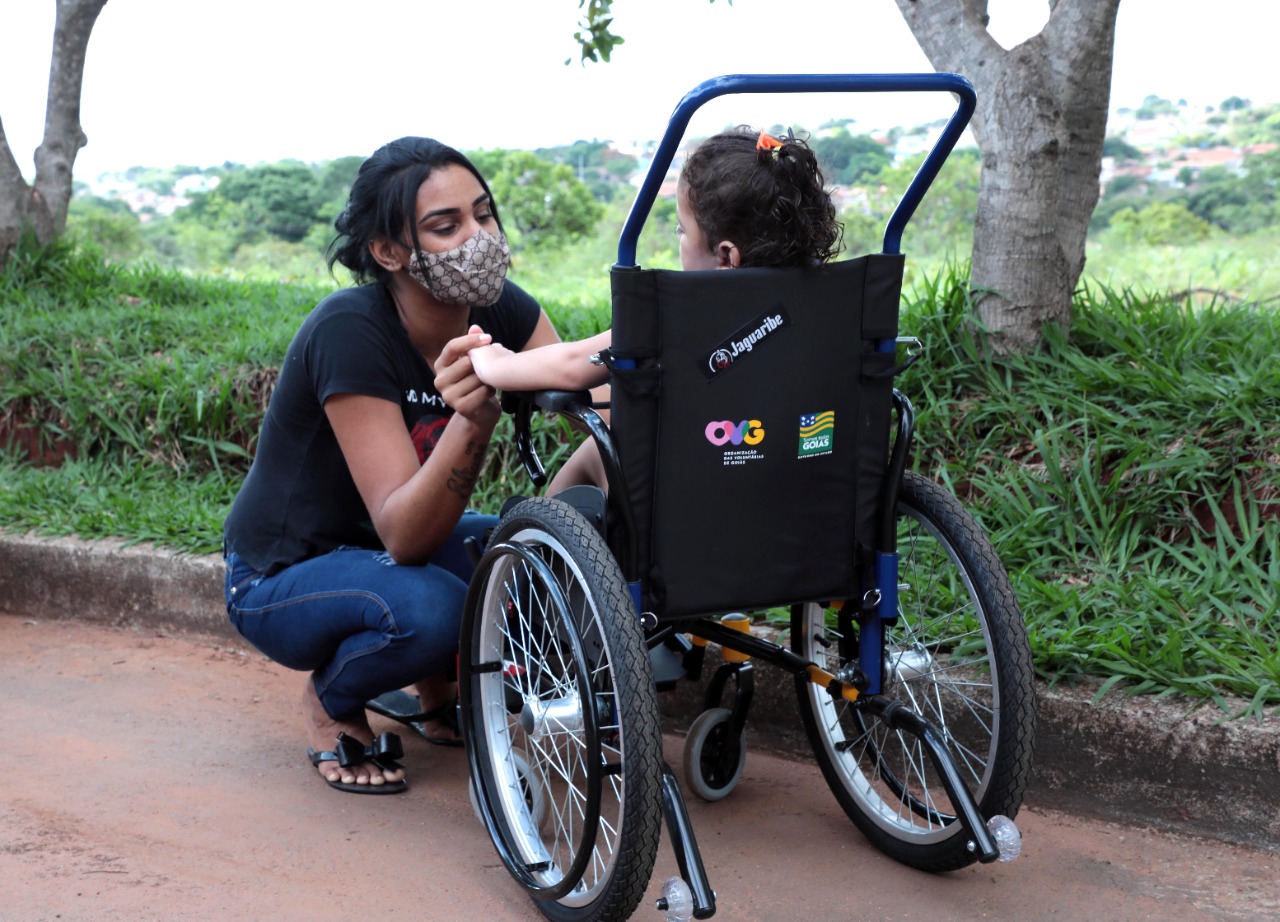 OVG doa cadeiras de rodas para crianças