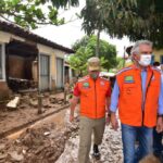 Caiado vistoria distrito de Lagolândia alagado por forte chuva