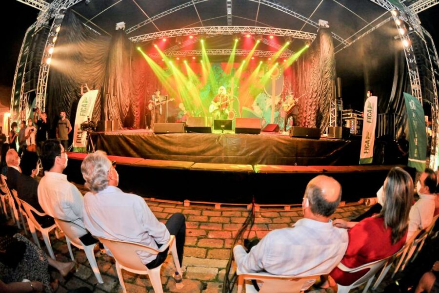 Show de Renato Teixeira e premiações encerram Fica 2021