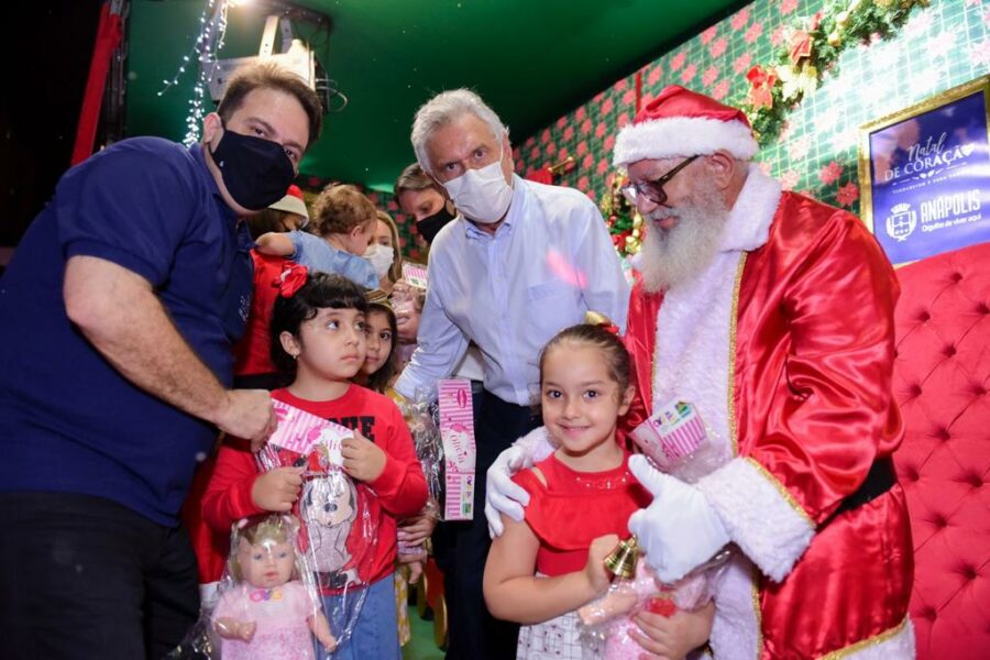 Caiado participa do encerramento do Natal de Coração, em Anápolis