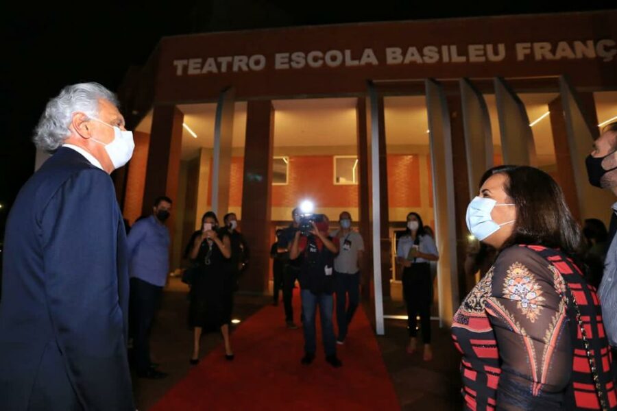 “Entrego ao povo goiano o Teatro Escola Basileu França”, diz Caiado na reinauguração