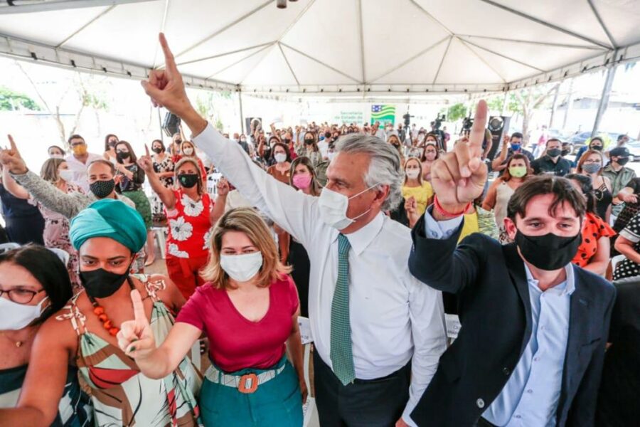 Caiado investe R$ 139,5 milhões em bônus por resultados para professores