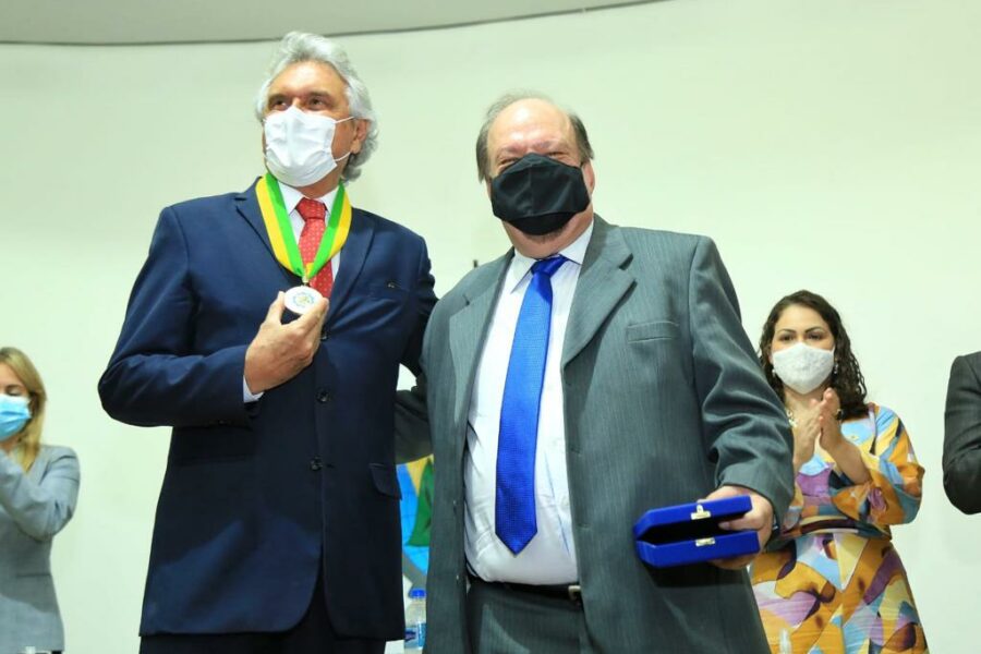 Em Goiânia, Caiado é homenageado com mais alta honraria do Corecon GO