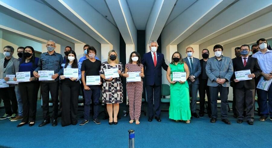 Governador anuncia progressão para servidores da UEG e repassa R$ 4,8 milhões