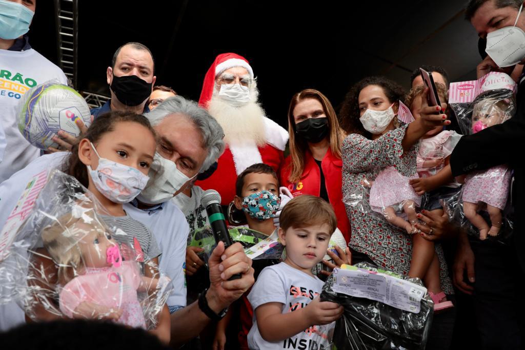 Governo e OVG entregam 15 mil brinquedos no Mutirão de Aparecida