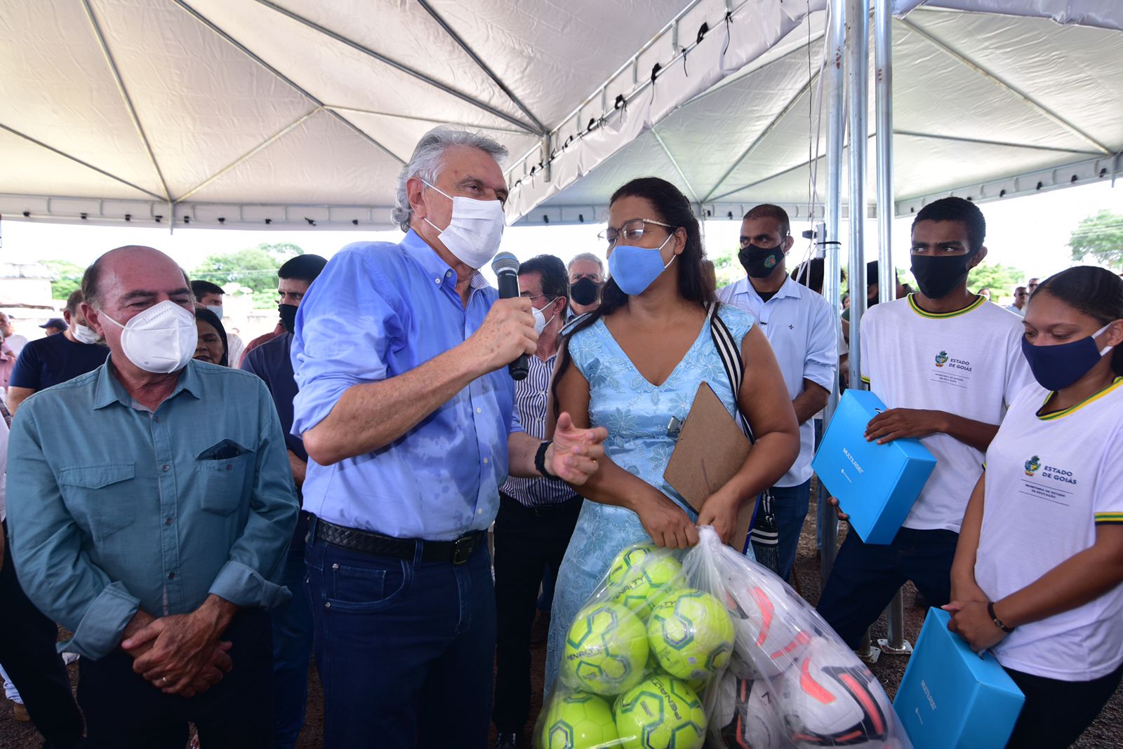 Caiado entrega uma série de benefícios a população no aniversário de 63 anos de Aruanã