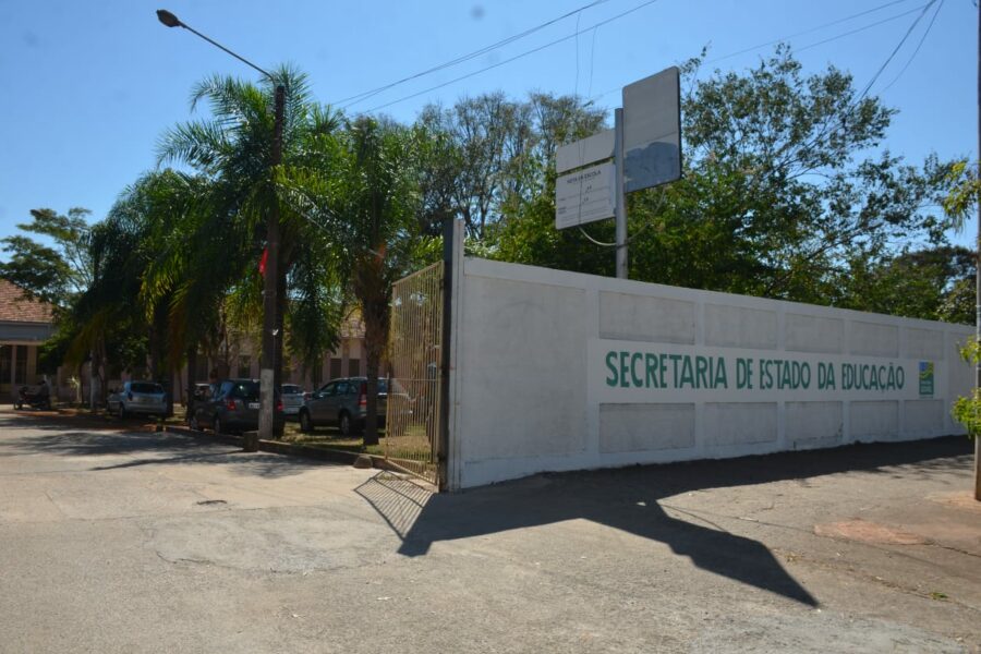 39 mil servidores da Educação recebem ajuda de custo de até R$ 3.275