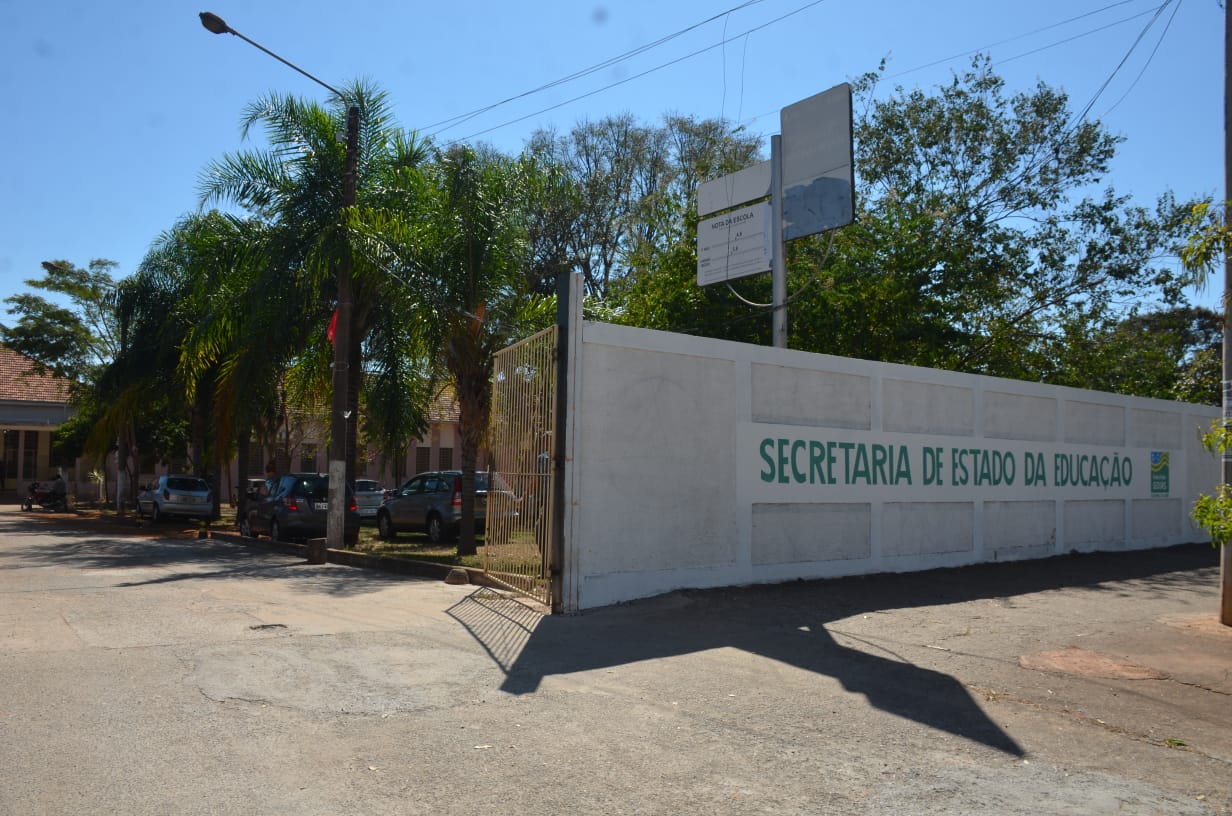 39 mil servidores da Educação recebem ajuda de custo de até R$ 3.275
