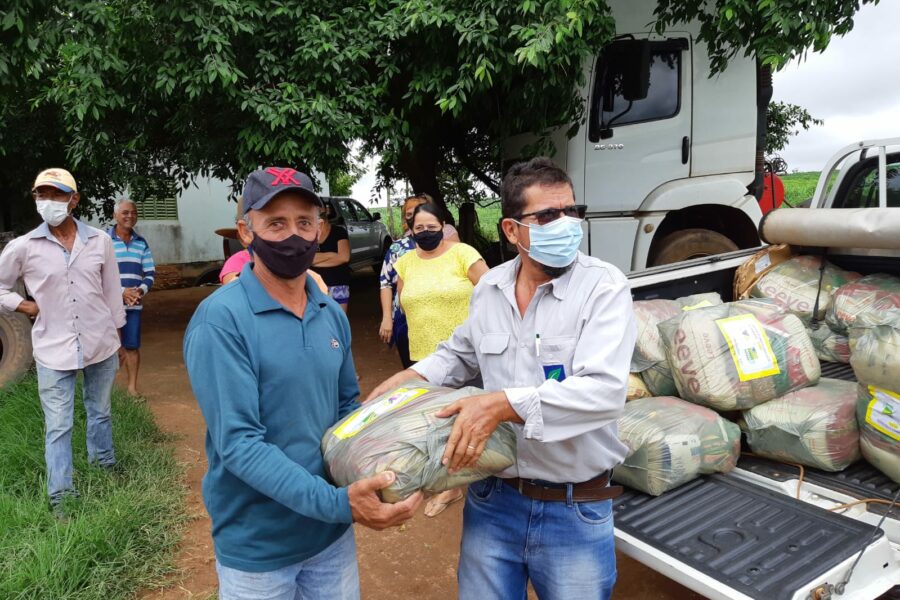 Governo entrega mais de 10 mil cestas básicas em assentamentos rurais