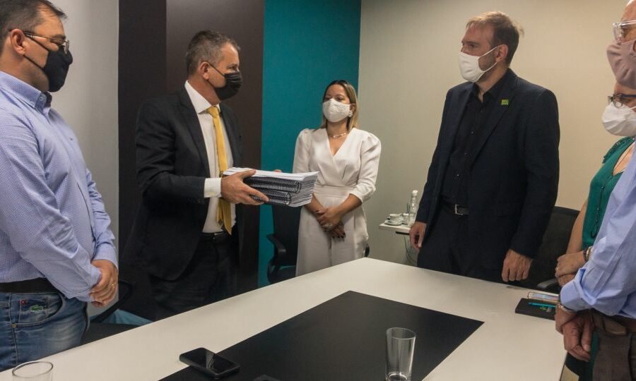 Sedi recebe documentação para credenciamento do Parque Tecnológico de Jataí