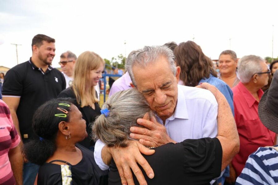 Governador participa de tributo a Iris Rezende nesta quarta