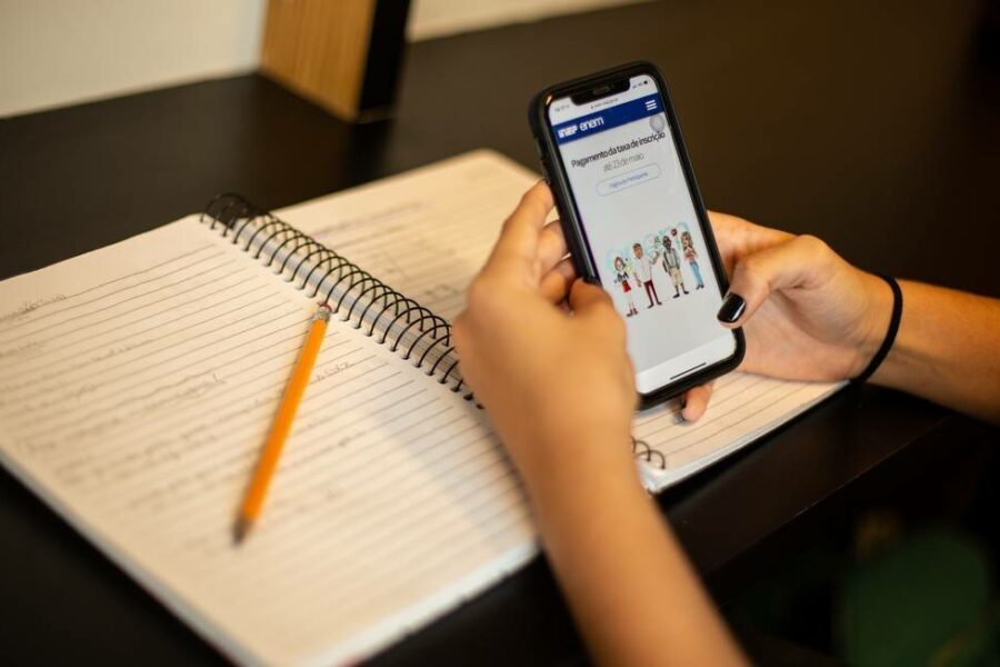 Estudo avalia condições dos universitários após ensino remoto emergencial