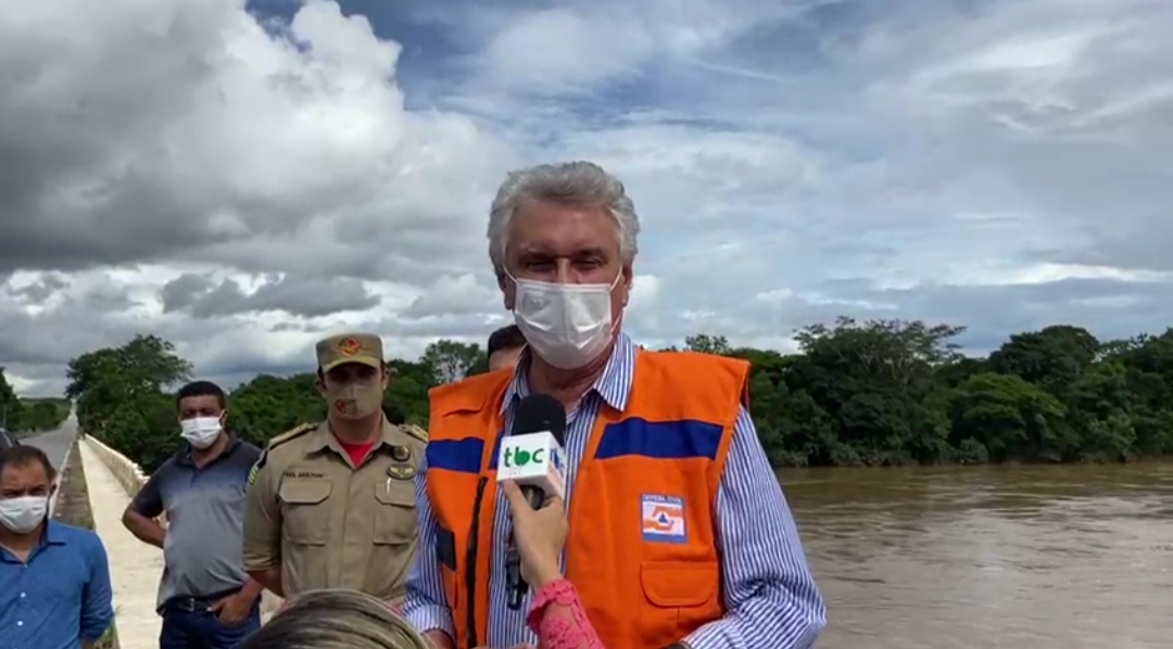 Caiado enfrenta 10 horas de viagem para levar ajuda ao Nordeste goiano