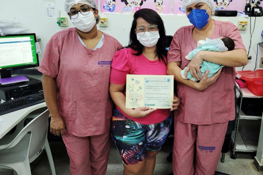 Bebês recebem Diploma de Sucesso na alta hospitalar