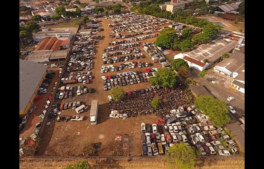 Operação retira 1.300 veículos dos pátios de delegacia