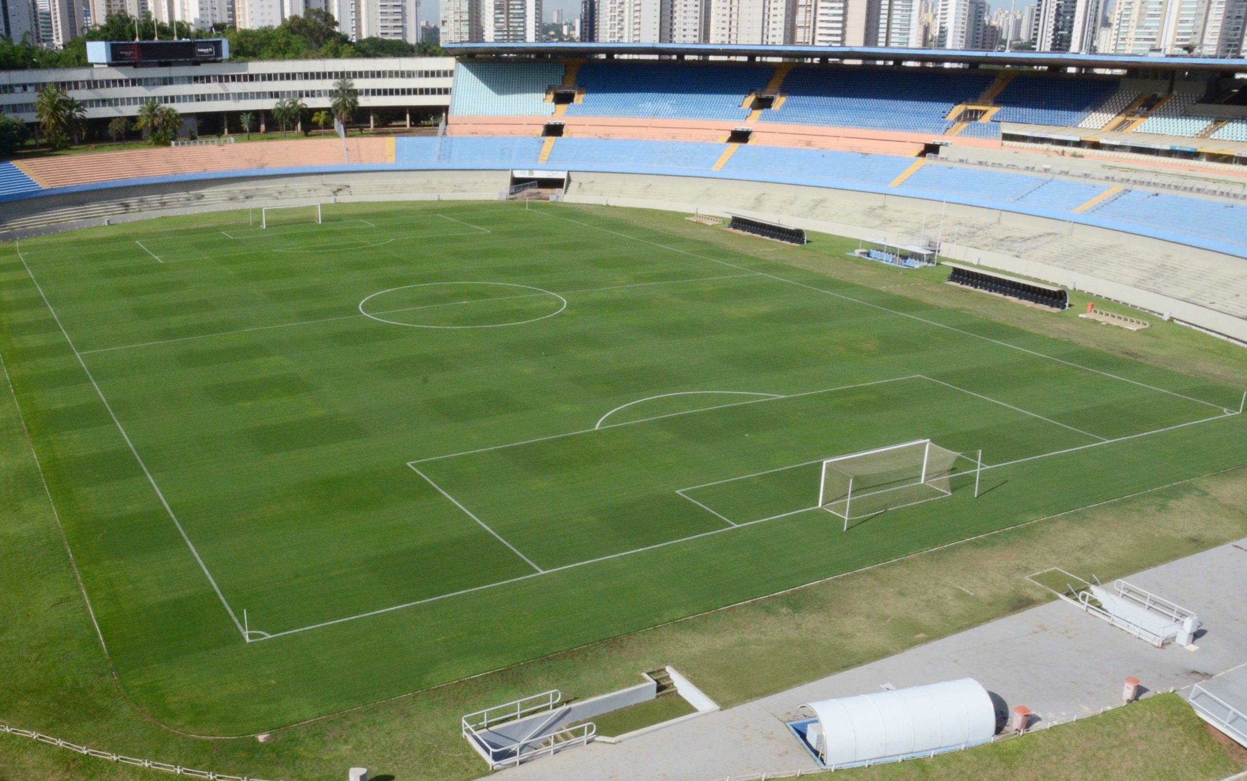 Aberta licitação para reforma dos banheiros do Serra Dourada