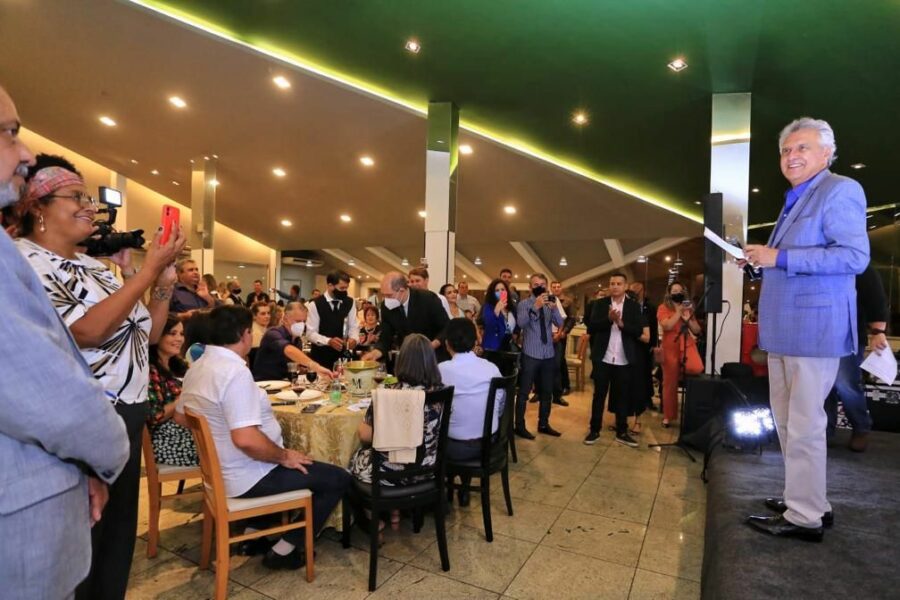 Caiado participa de jantar beneficente para instituição que acolhe pacientes