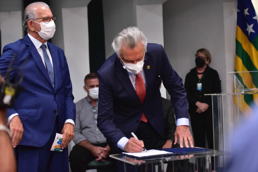 Caiado empossa Eurípedes do Carmo na presidência da GoiásFomento