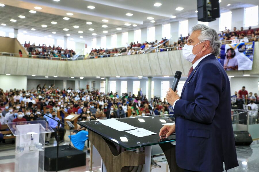 “Acredito na nossa juventude”, afirma governador em congressos religiosos