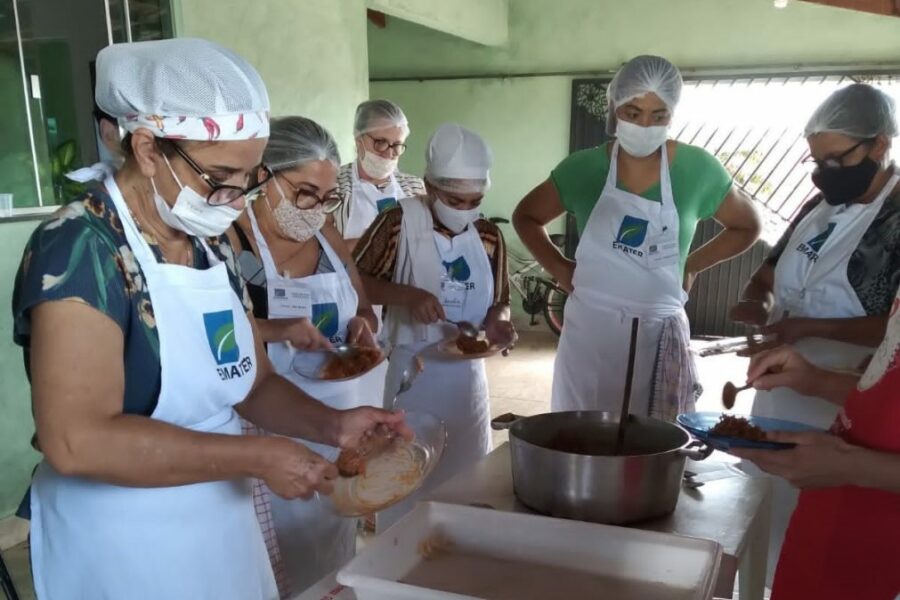 Emater realiza curso de processamento de frutas em Nova Veneza
